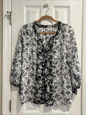 COURT & ROWE Black and White Floral Layered V-Neck Blouse